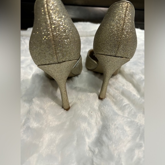 Jessica Simpson Golden Shoes - Picture 7 of 8